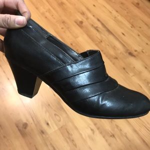 Lifestride active arch 7.5 wide black shootie